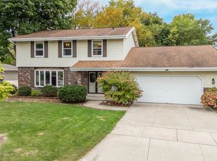 2819 Crestview Dr, Appleton, WI 54915