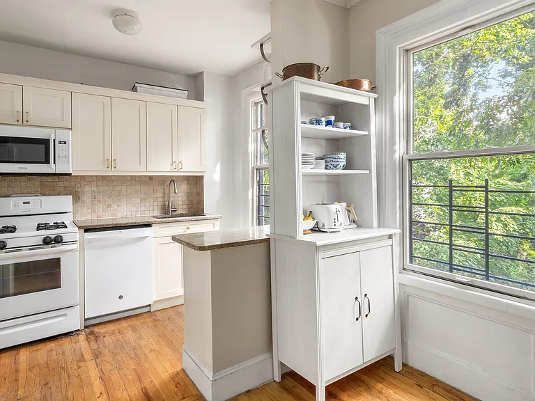 390 Pacific St #2 — Photo 5