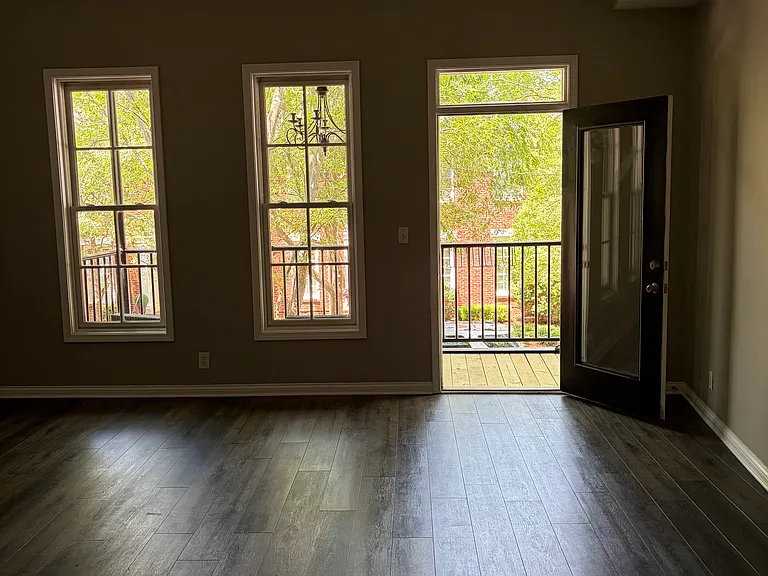 9438 Norton Commons Blvd — Photo 4