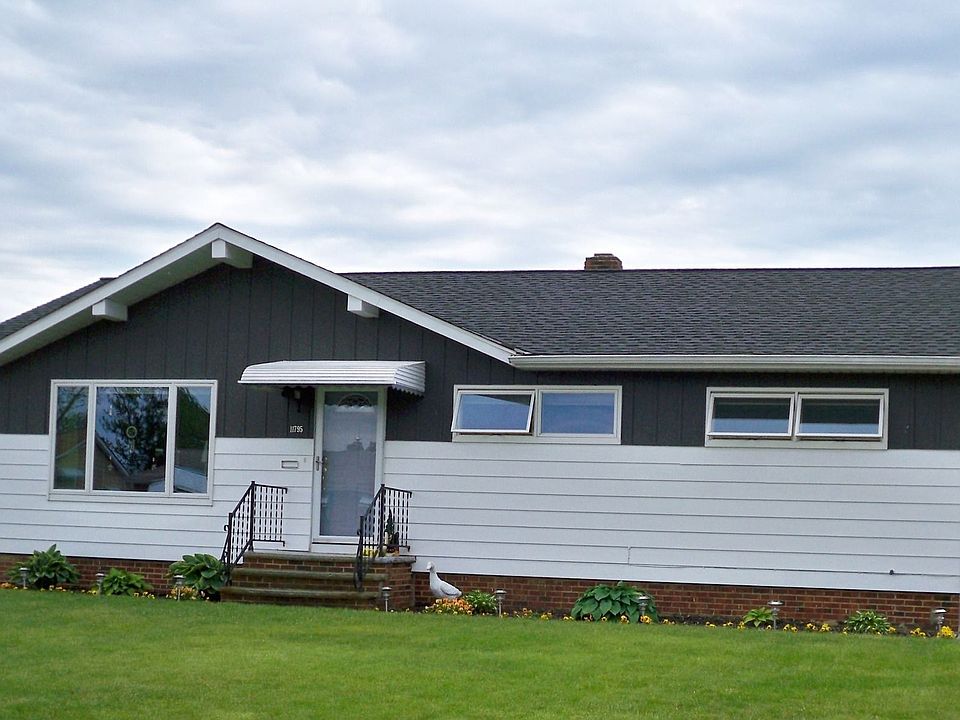 Great Parma ranch with finished basement