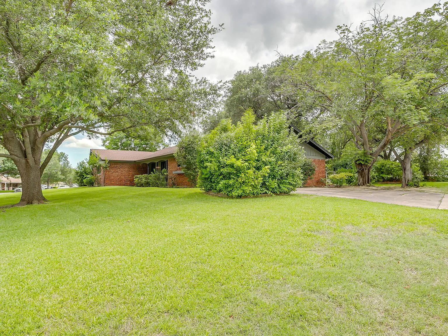 4 bed, 2454 sqft, $3,500 — Photo 3