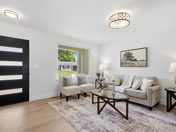 4th image of 34 Amberly Dr