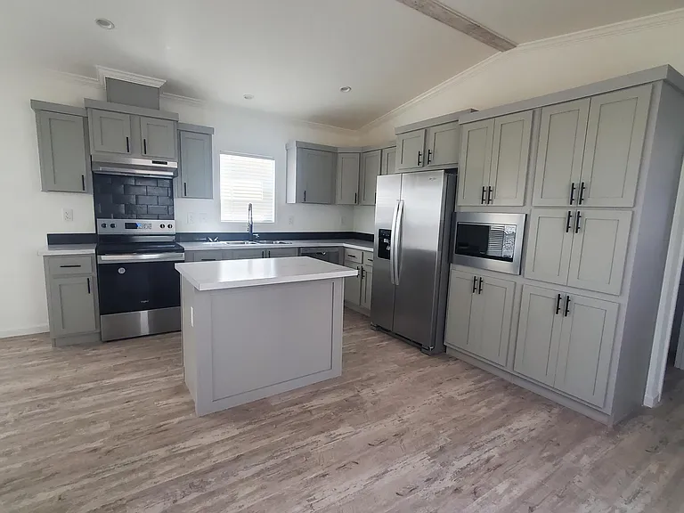740 Hollow Ln — Photo 4