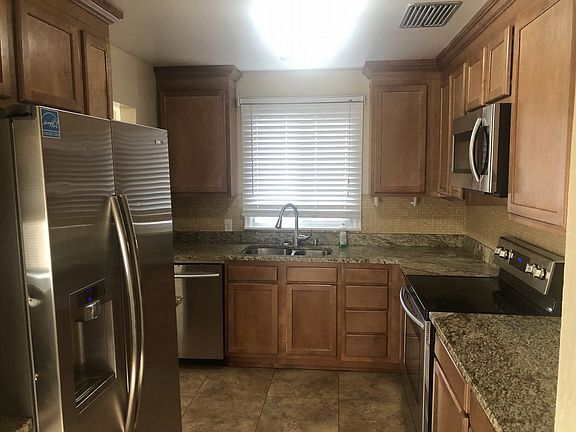 3rd image of 1907 Taft Dr