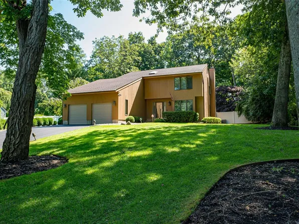 128 N Country Road, Shoreham, NY 11786