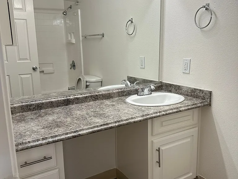 Pointe Townhomes — Photo 3