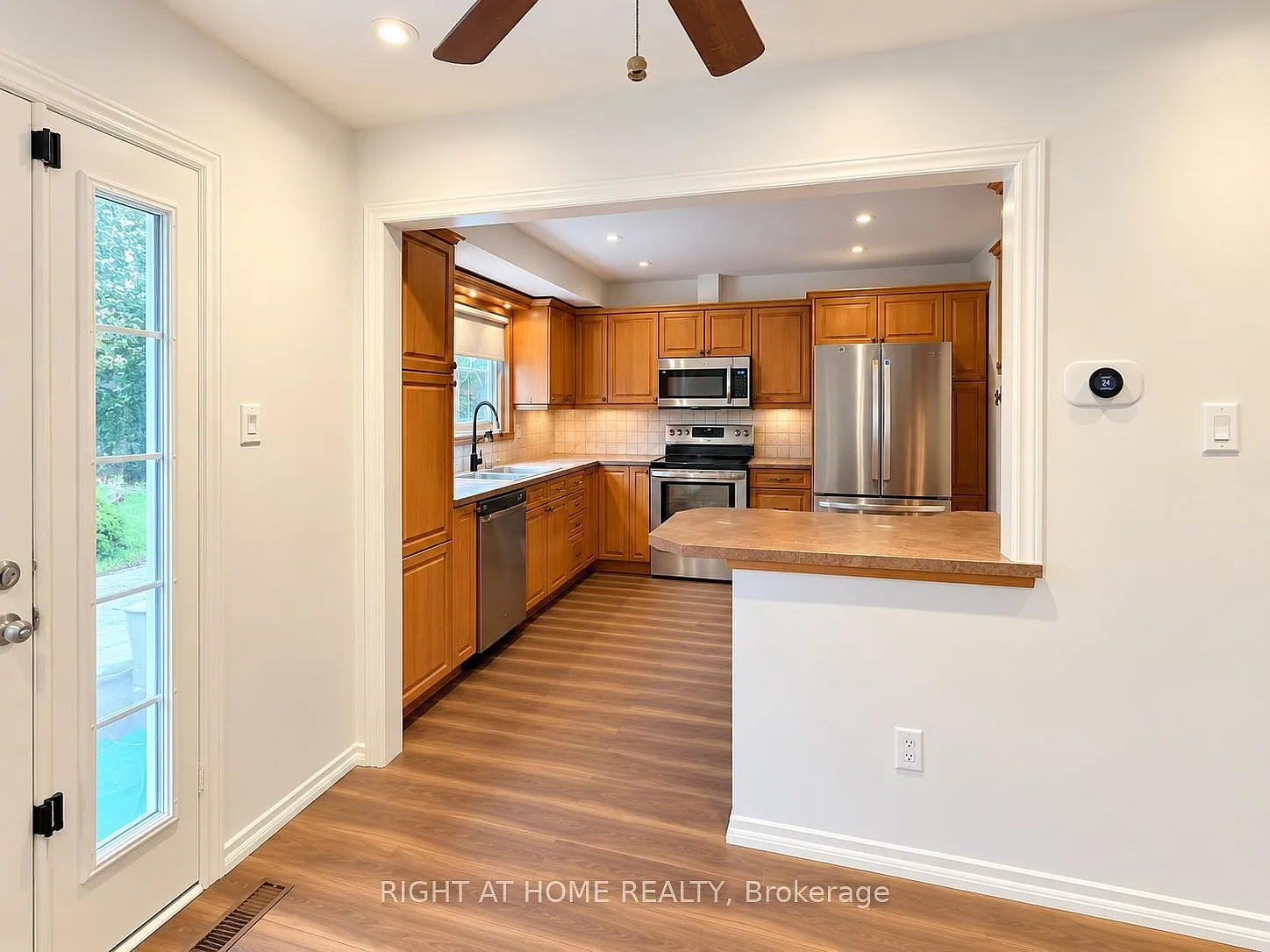 3 bed, $3,000 — Photo 4