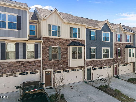 3rd image of 816 Channing Park Cir
