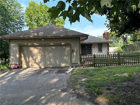 4th image of 2102 Chambers Ave