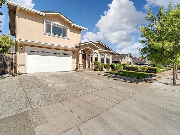 2nd image of 1435 Buckthorne Way