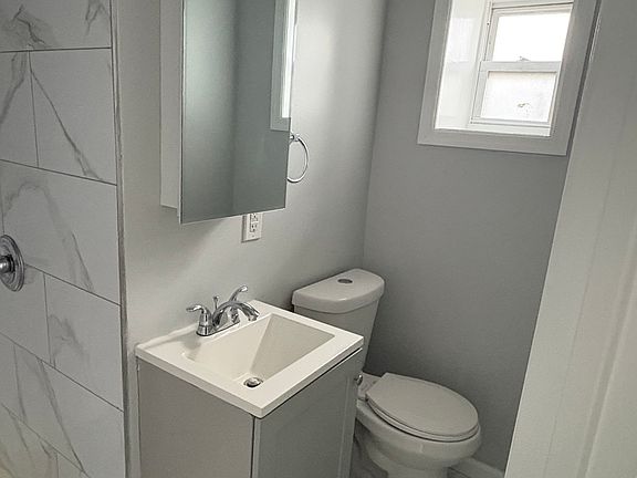2nd image of 17 Teaneck Rd APT 3A