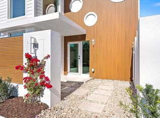 107 Sandal Ln APT 1, Palm Beach Shores, FL 33404