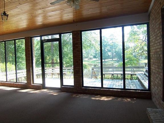 5th image of 209 Hickory Hill Dr