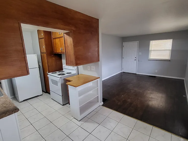 1450 N Campbell Ave — Photo 4