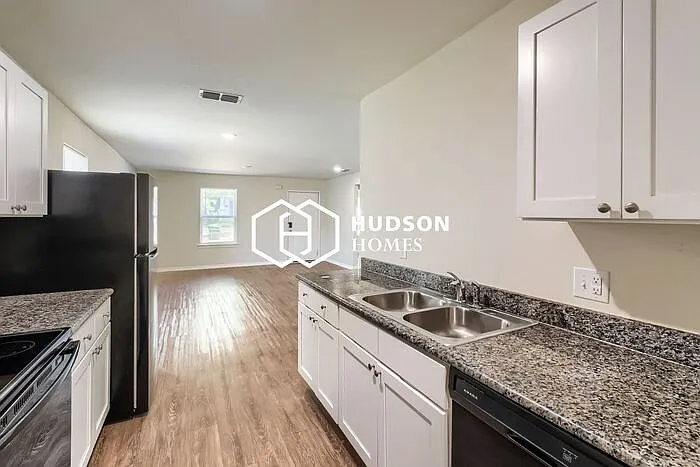 421 Meander St — Photo 6