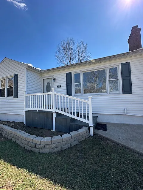 3 bed, 2592 sqft, $2,500 — Photo 1