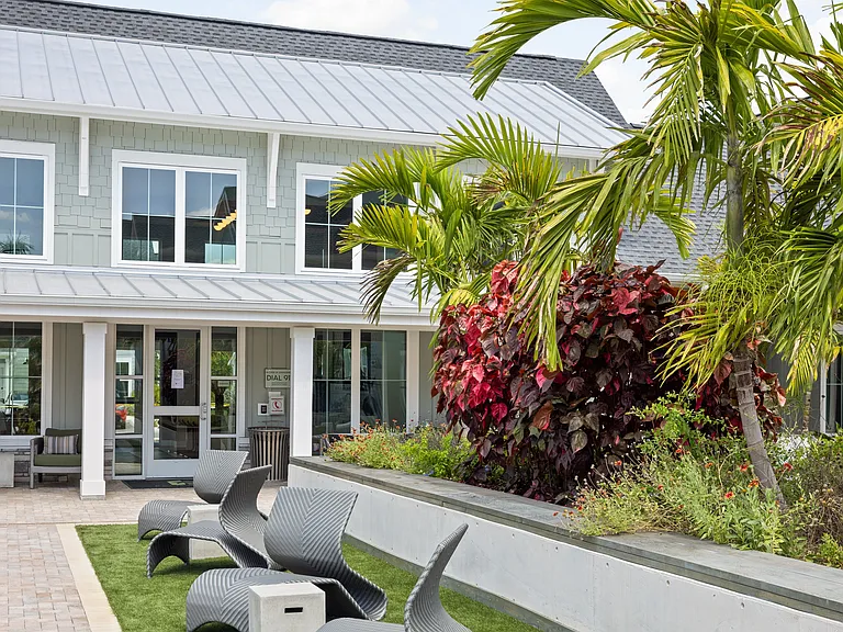 Palm Grove Luxury Apartments — Photo 25