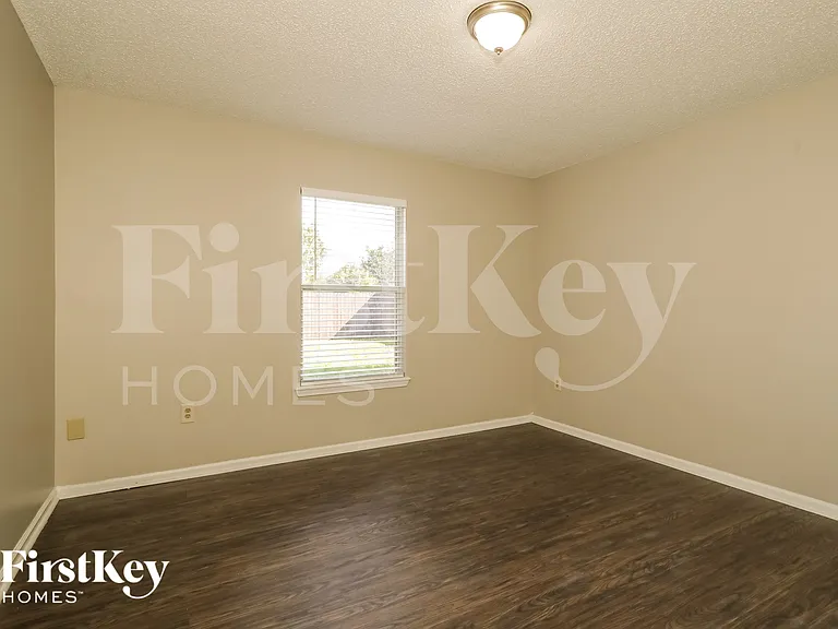 1913 Belhaven Dr — Photo 11