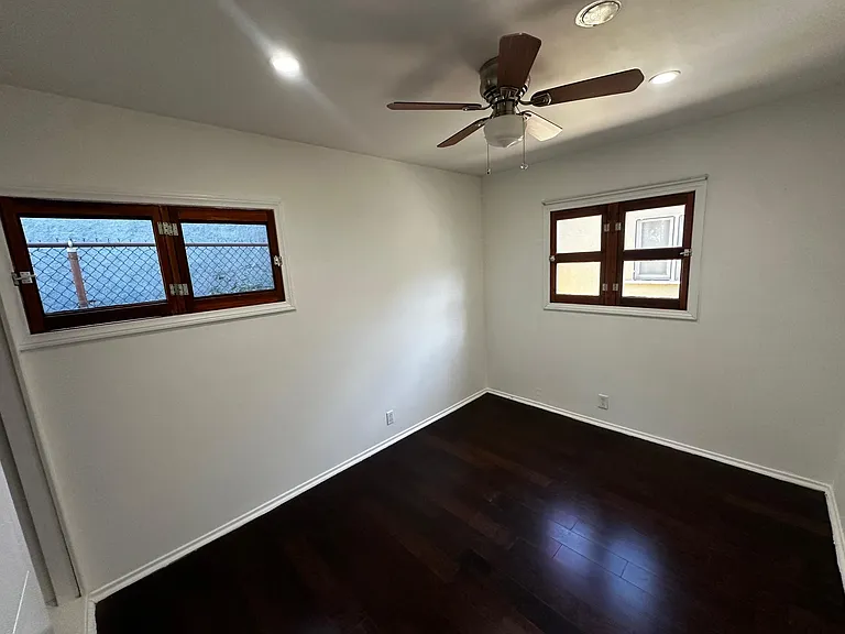 1177 N Hoover St #3/4 — Photo 21