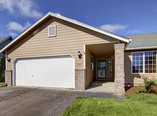775 N 9th St, Harrisburg, OR 97446