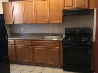 7120 67th Pl, Glendale, NY 11385