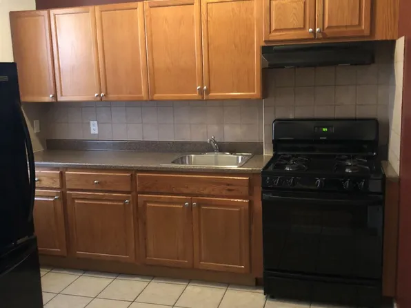 7120 67th Pl, Glendale, NY 11385