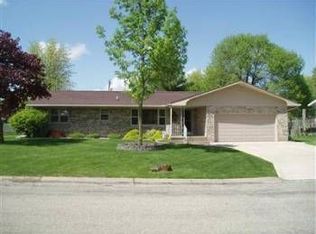 612 Bel Aire Dr, Fort Madison, IA 52656