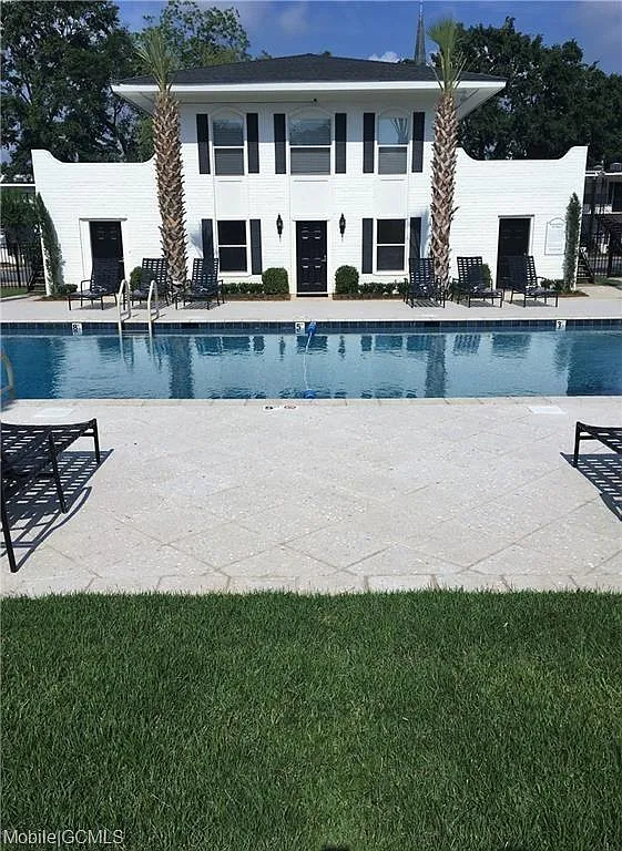 2 bed, 1800 sqft, $1,600 — Photo 2