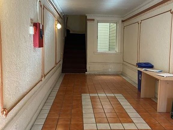 3rd image of 516 Fell St APT 4