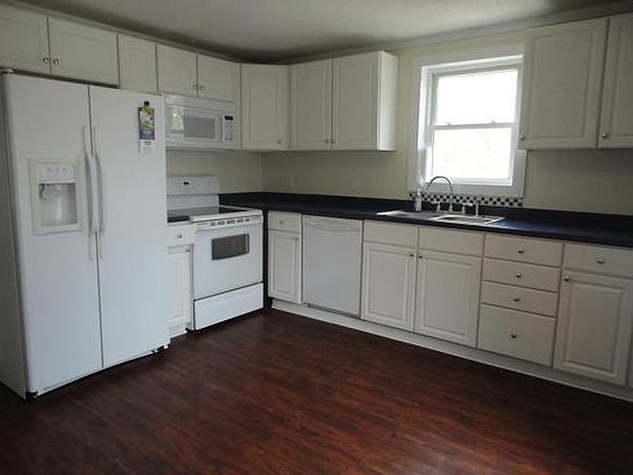 5th image of 421 W Poplar St