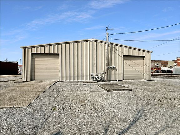 4th image of 104 S Central Ave