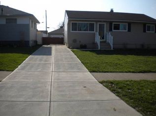 6448 Stonecrest Dr, Brookpark, OH 44142