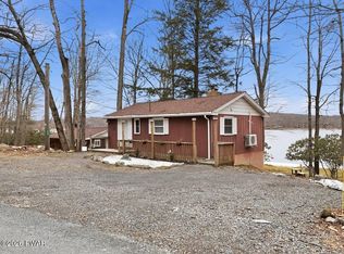 221 W Shore Dr, Hawley, PA