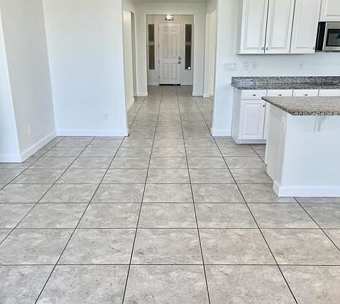 5th image of 654 W Desert Hollow Dr #R