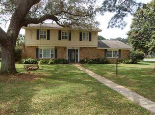 822 Bay Cliffs Rd, Gulf Breeze, FL 32561