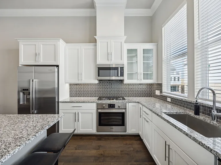 2268 Alterbrook Ln — Photo 3