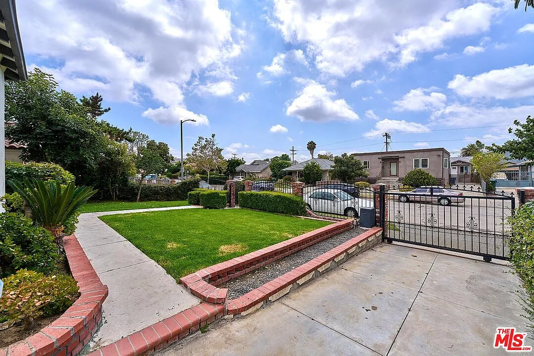 3 bed, 2.0 bath, 1776 sqft, $5,290 — Photo 4