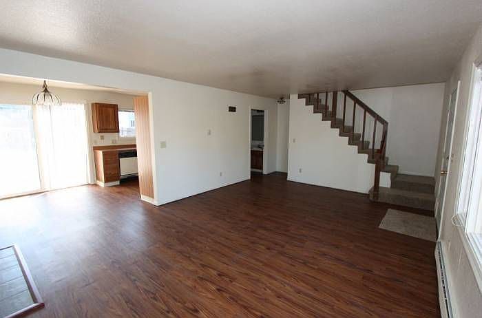 Living Room-Fireplace
