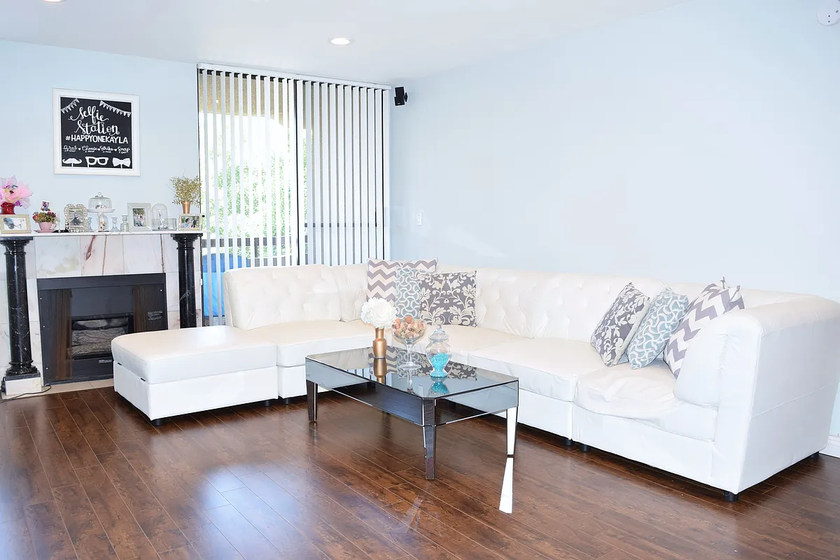 Building Photo - 5670 W Olympic Blvd #805