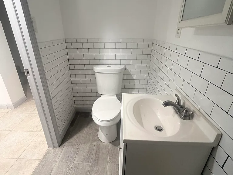 124 Winfield Ave #1 — Photo 22