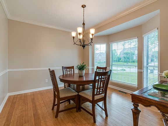 5th image of 225 Dandridge Dr