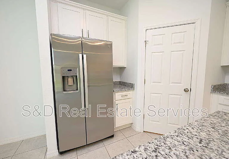 685 Crown Rose Dr — Photo 3