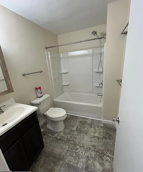 104 Southern Blvd — Photo 8