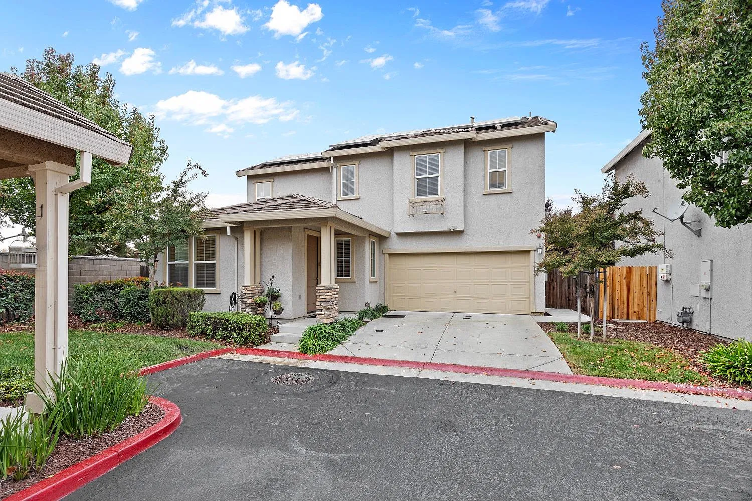 686 Courtyards Loop photo 1