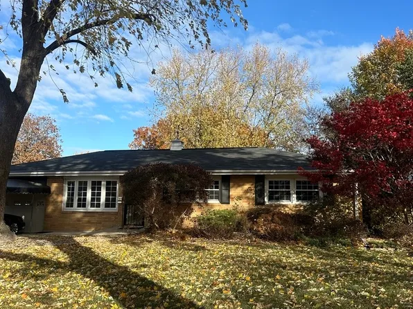 9 Hawthorne Dr, Normal, IL 61761