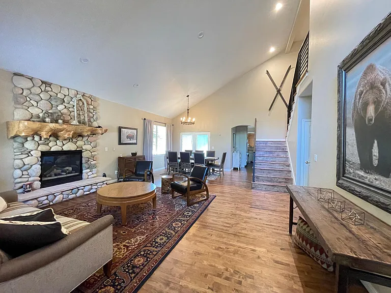 701 Martingale Ln — Photo 10