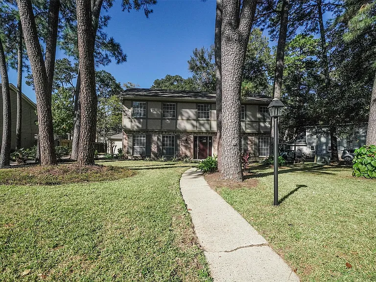 7818 Beaufort Dr — Photo 2