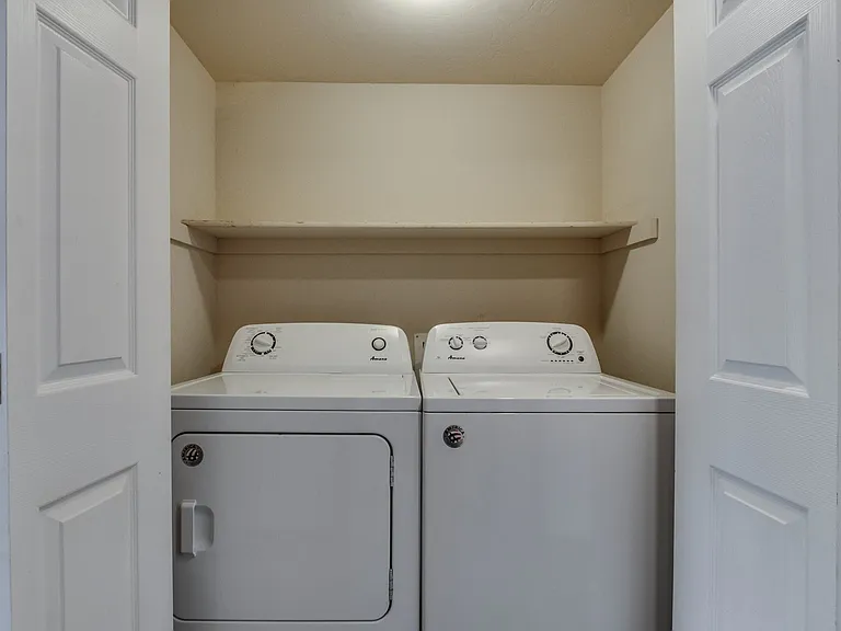 2508 Tyler Ln — Photo 6
