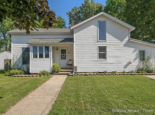 17 Alma St E, Sparta, MI 49345