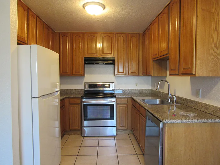 2005 San Jose Dr — Photo 8